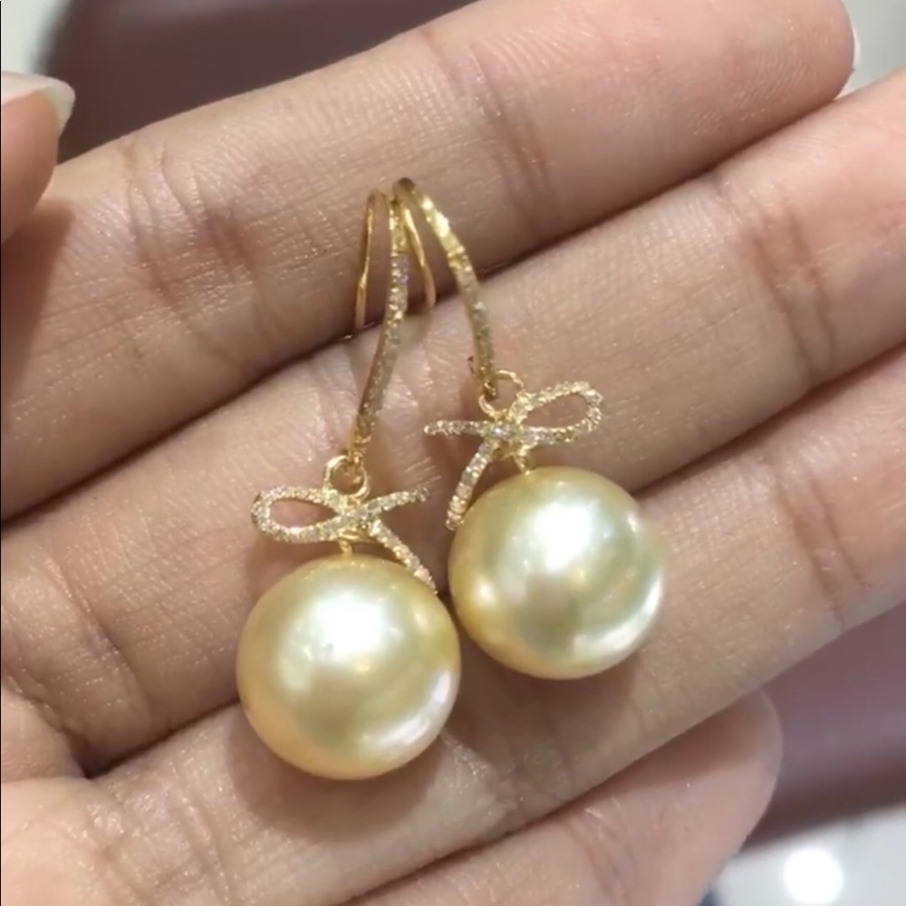 Natural sea pearl earrings